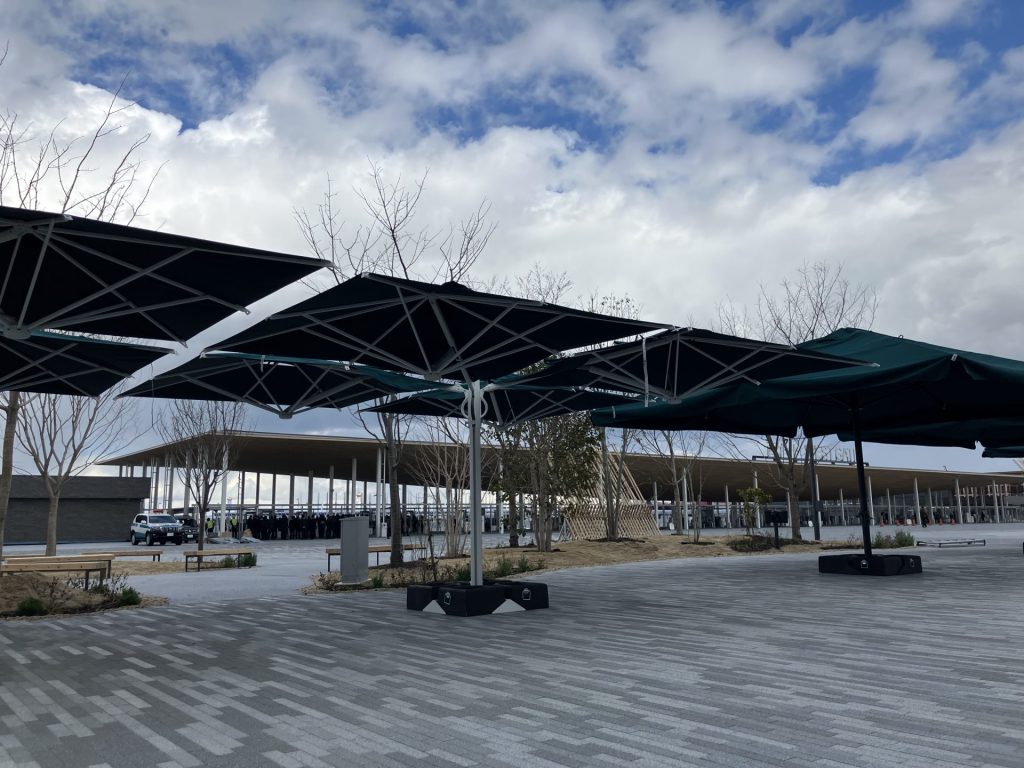 大阪・関西万博に大型パラソルを置かせていただきました